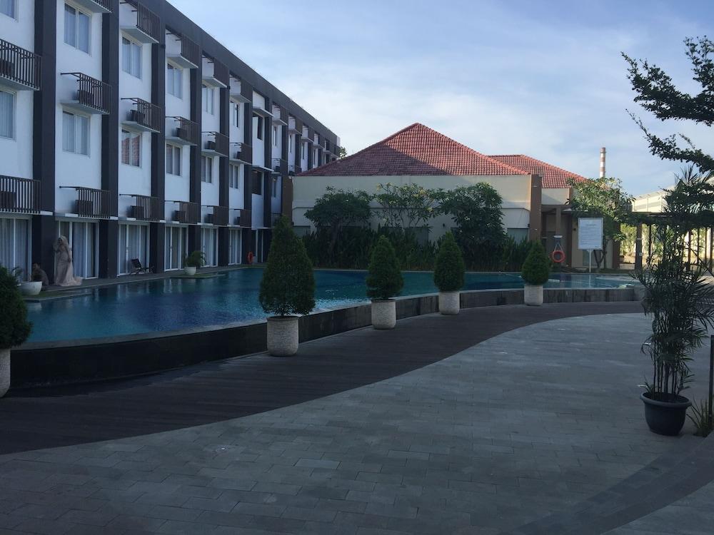 Akshaya Hotel Karawang Exterior photo