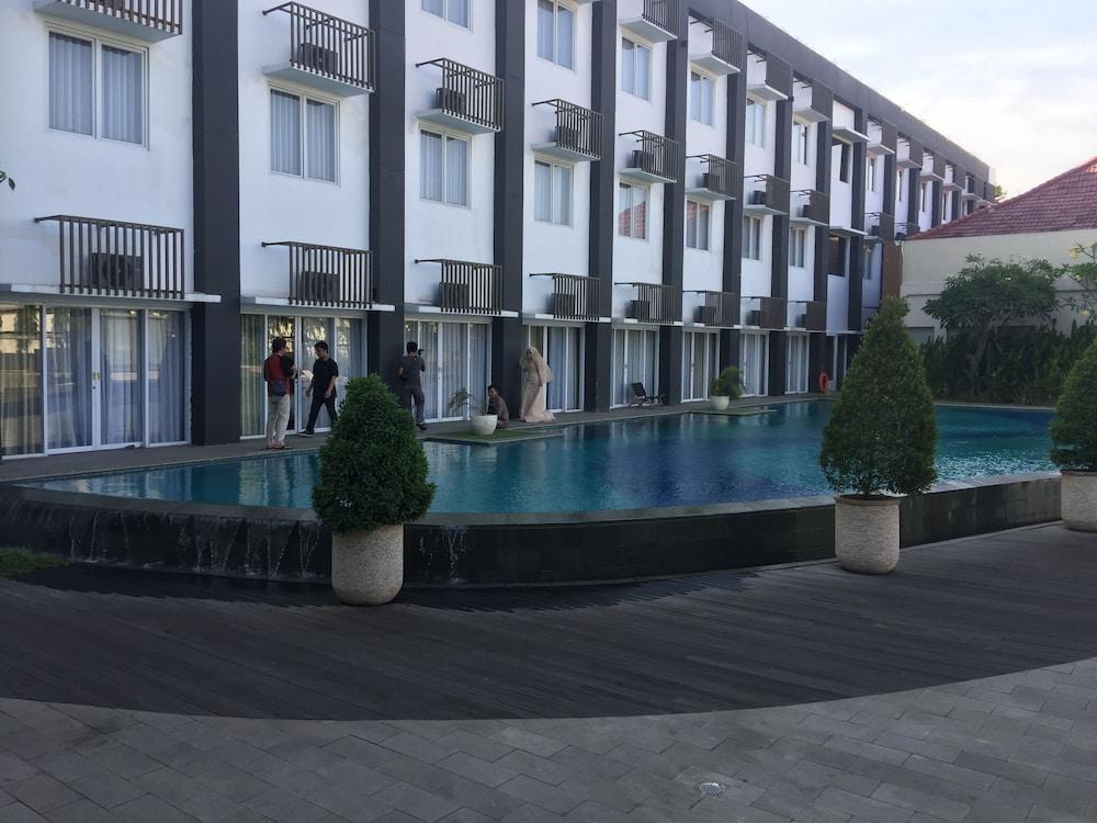 Akshaya Hotel Karawang Exterior photo