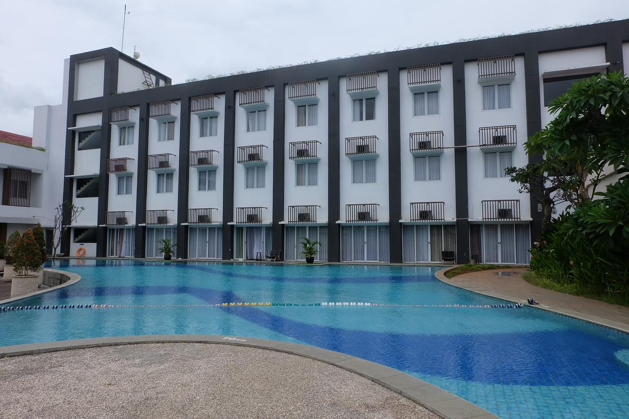 Akshaya Hotel Karawang Exterior photo