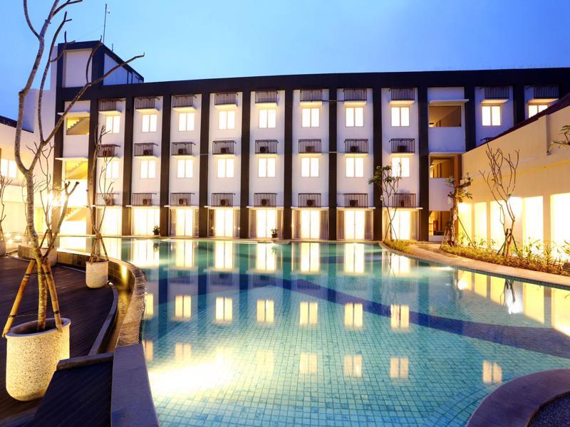 Akshaya Hotel Karawang Exterior photo